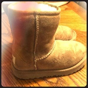 Authentic Toddler Uggs size 10! Good condition 💕